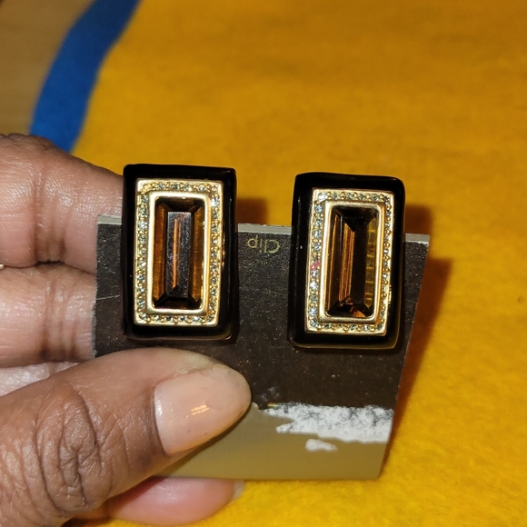 Stunning Carolee Lux Glass Clipon Earrings - Picture 3 of 3